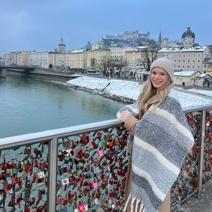 Meet your Posher, Angela